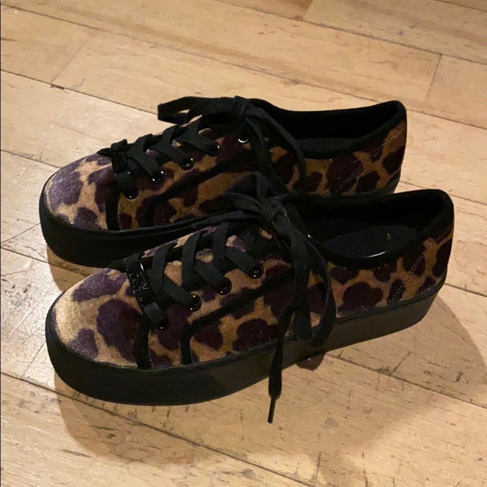 NEW Steve Madden Leopard Velvet Platform Sneaker